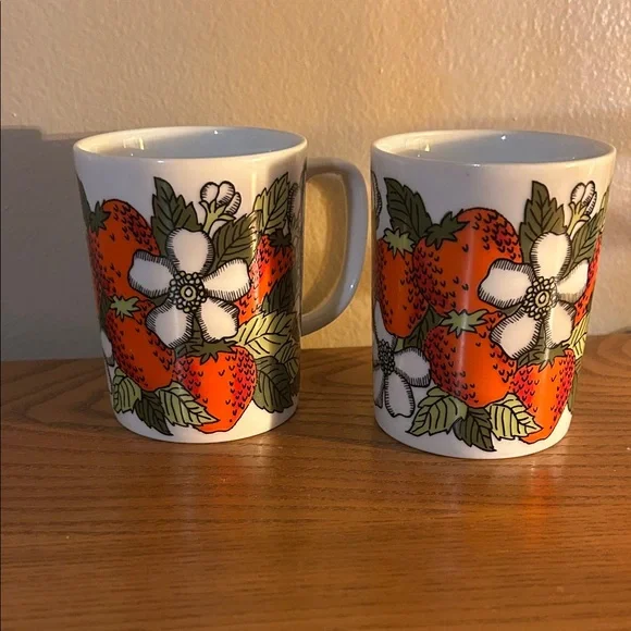 Fitz and Floyd Strawberry Mugs , Japan - Picture 1 of 8